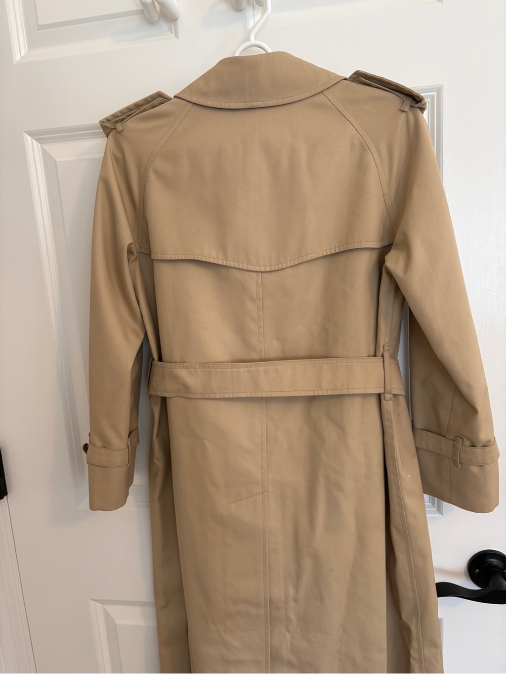 EUC-Burberry Vintage Trench Coat with Belted Waist. - Picture 3 of 13